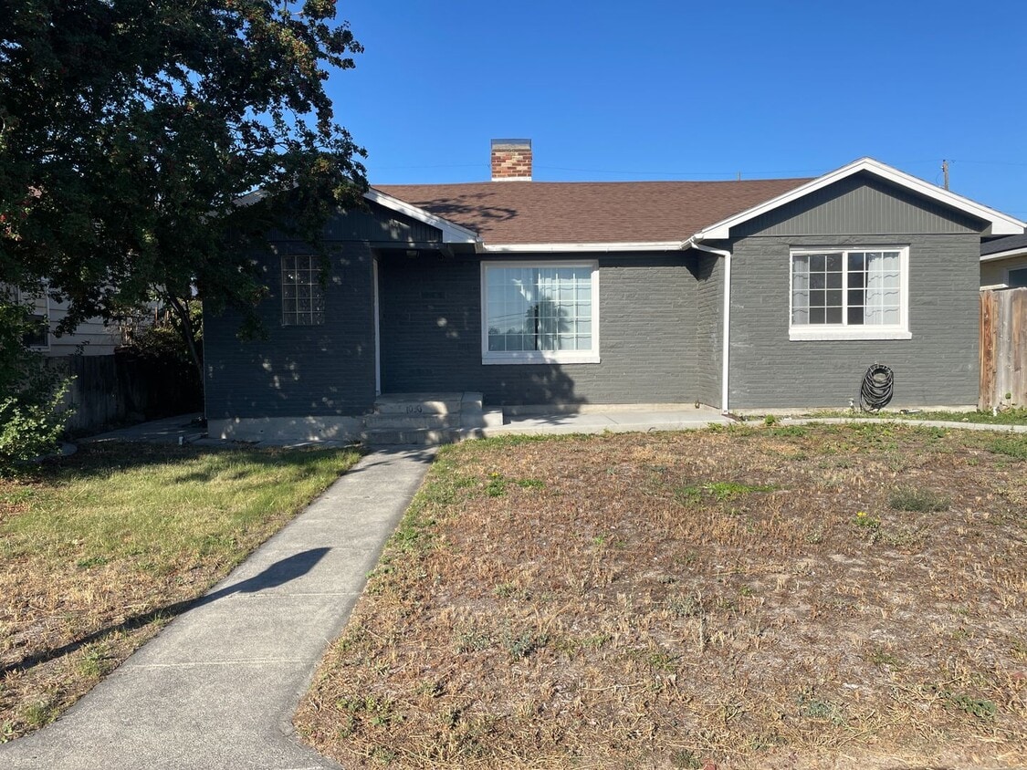 Foto principal - Updated 3 Bedroom 1 Bath home of Rent!!
