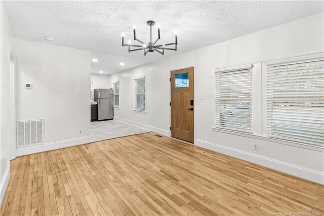 Building Photo - 1005 Anarine Rd