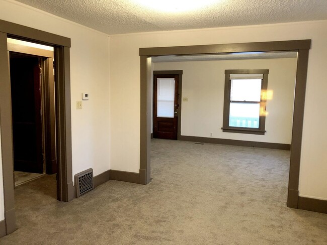 Building Photo - 2-Bed, 1-Bath Bungalow