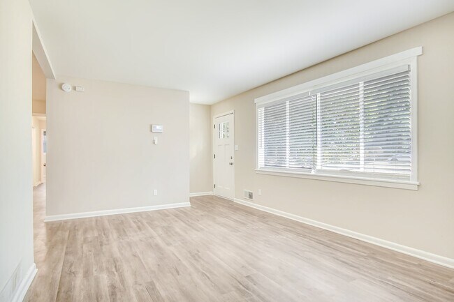 Building Photo - 2648 Cavalier Dr