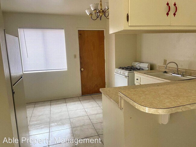 Building Photo - 5205 Lake Isabella Blvd