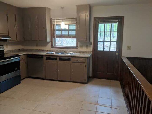 Building Photo - 144 Fern Forest Dr