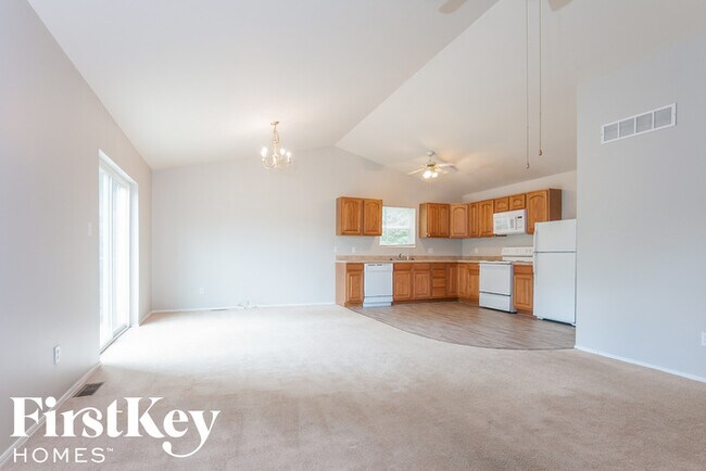 Building Photo - 5237 Trailview Dr
