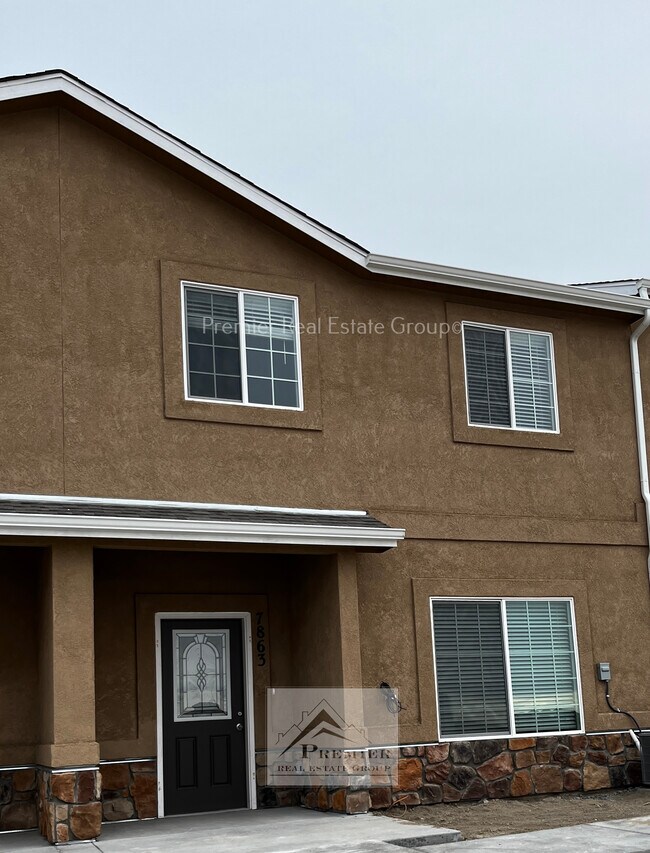 Foto del edificio - 7863 Sand Lake Heights