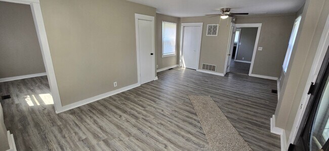 Foto del edificio - Freshly Updated Interior! 2 Bed 1.5 Bath H...