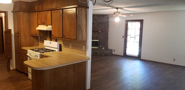 Building Photo - 2928 S 125th E Ave