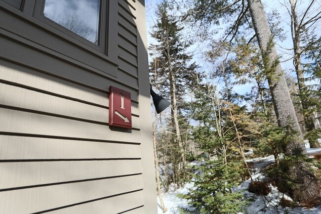 Building Photo - Seasonal 6 Month Lease Available!  $1,700/ mo Charming Two-Bedroom Condo in Waterville, NH!