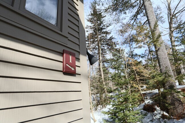 Foto del edificio - Seasonal 6 Month Lease Available!  $1,700/ mo Charming Two-Bedroom Condo in Waterville, NH!