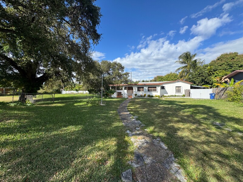 Foto del edificio - 1285 NE 143rd St