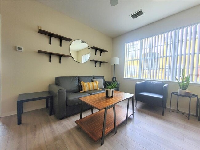 Foto del edificio - 8137 Claire Ann Dr