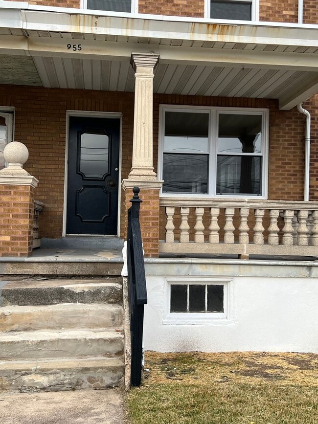 Building Photo - 955 E Main St