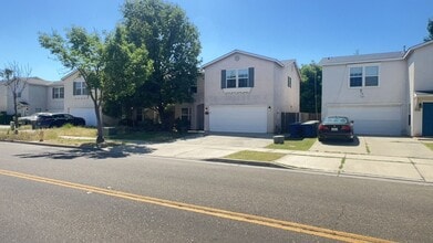 Building Photo - 3749 Compass Pointe Ave