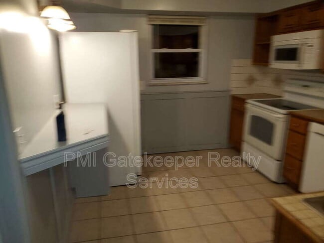 Building Photo - 5757 Cromley Dr