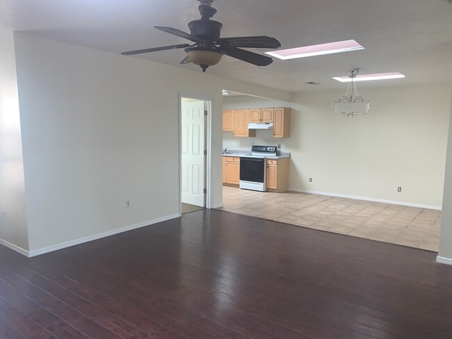 Foto del edificio - 137 Griegos Rd NW