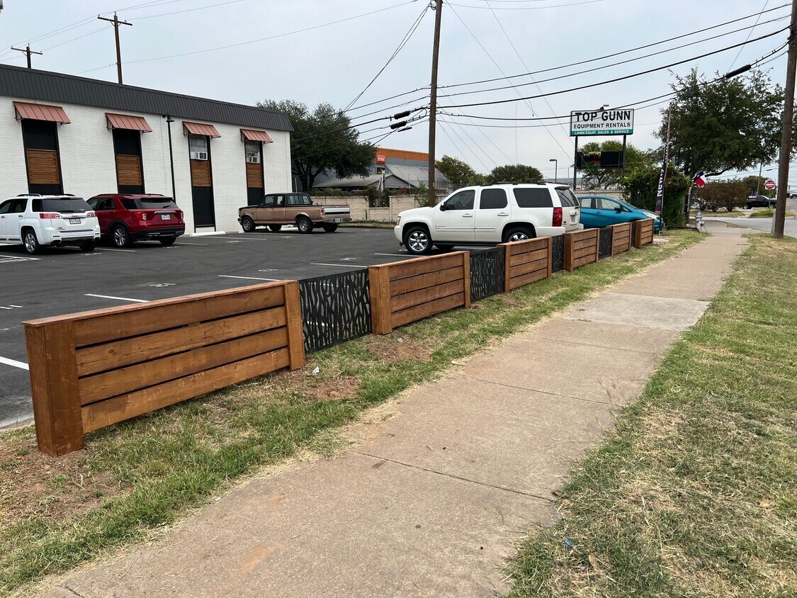 1220 W Anderson Ln, Austin, TX 78757