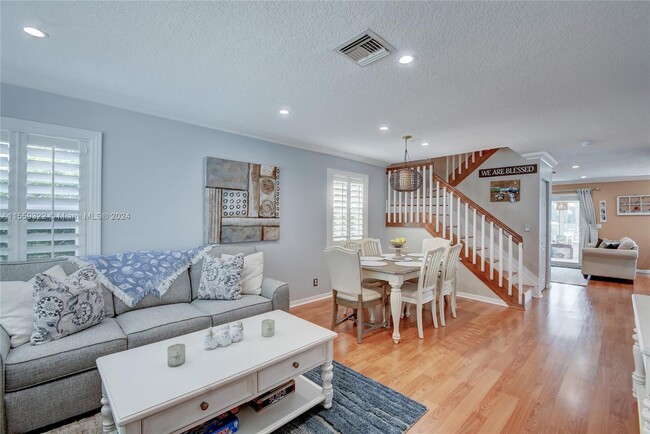Building Photo - 6194 Buena Vista Dr