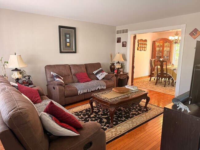 Foto del edificio - 6100 Long Pond Dr