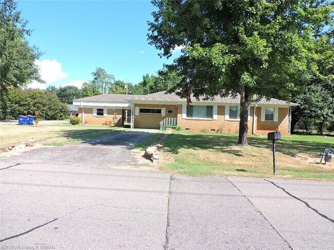 Foto del edificio - 4801 S 28th St