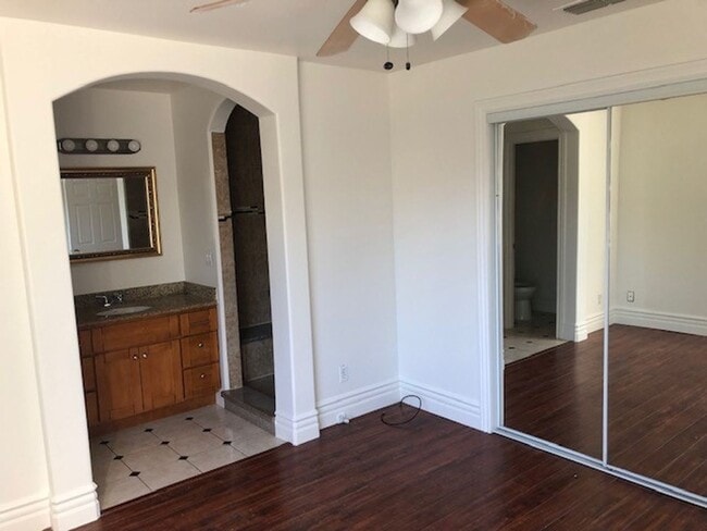 Building Photo - House: 3 Bedroom / 2 Bathroom - Sacramento