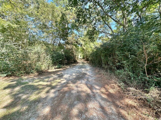 Foto del edificio - Tour Today! 3 Bed 1 Bath on 3 Acres with a...