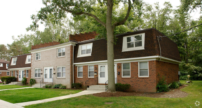 Building Photo - Creekside Apartments