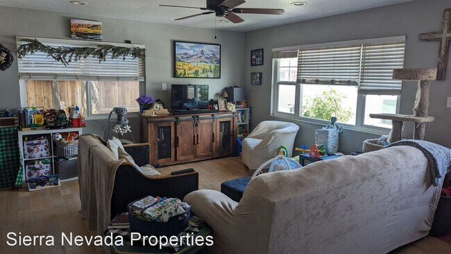 Foto del edificio - 3 br, 1.5 bath House - 655 W. Fifth St.