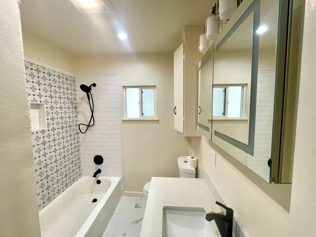 Foto del edificio - Lovely Home Available for Rent