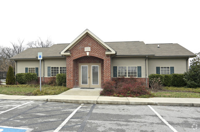 Building Photo - Highlands Apartments