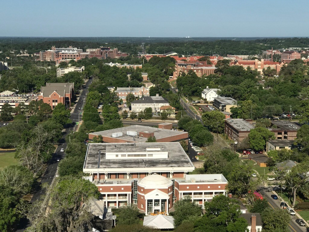 Tu balcón con vista! - 300 S Duval St