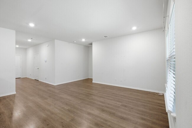 Foto del edificio - 1328 Broaddus Rd