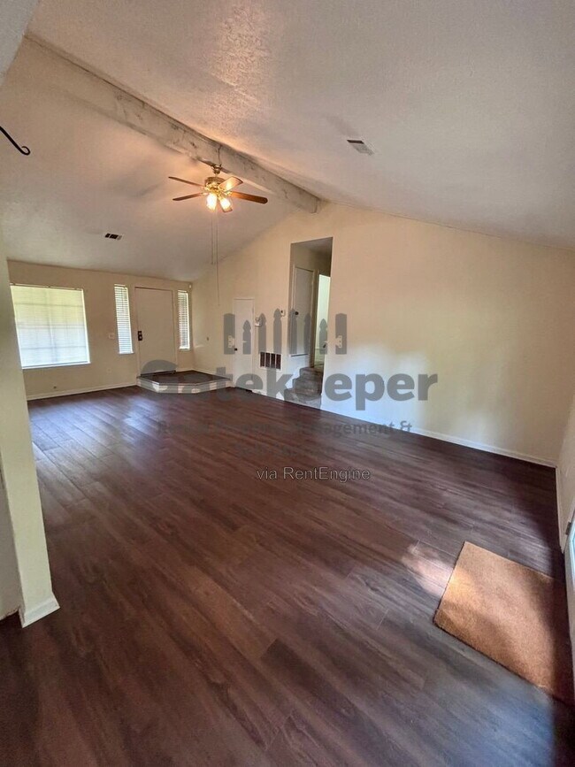 Building Photo - 145 Fieldstone Dr