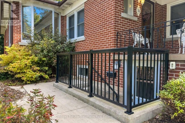 Building Photo - 18 Forest Hill Dr