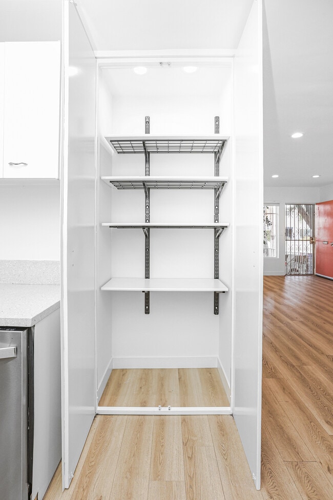Kitchen pantry-XL - 951 N Curson Ave