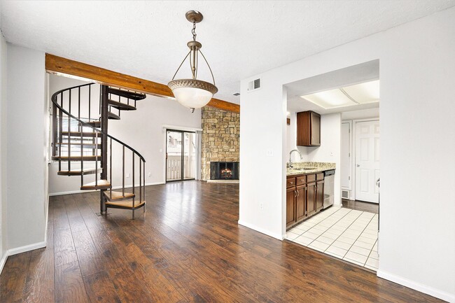 Foto del edificio - Charming 2 Bed, 2 Bath Condo with Loft in ...