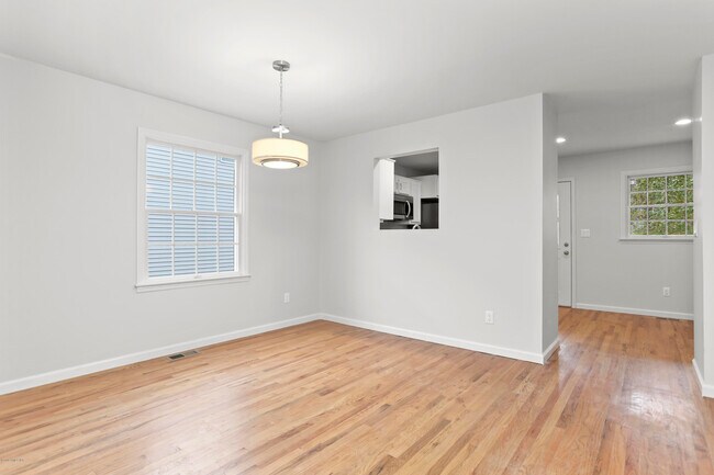Building Photo - 20 Hollow Wood Ln