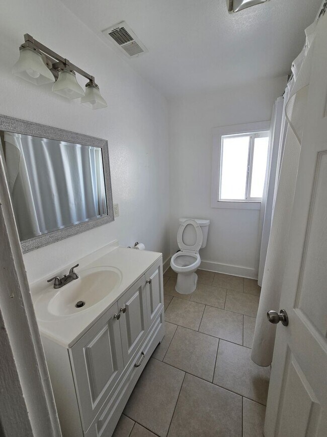 Foto del edificio - Upgraded Single Story Home in Oakland ....