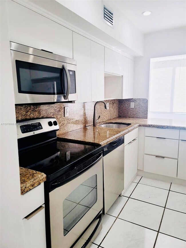 Foto del edificio - 250-180 180th Dr