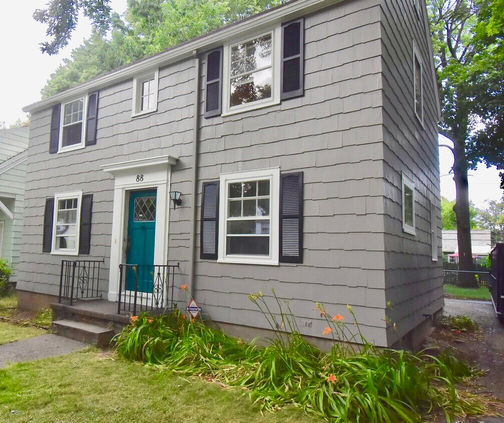 Primary Photo - 88 Christian Ave