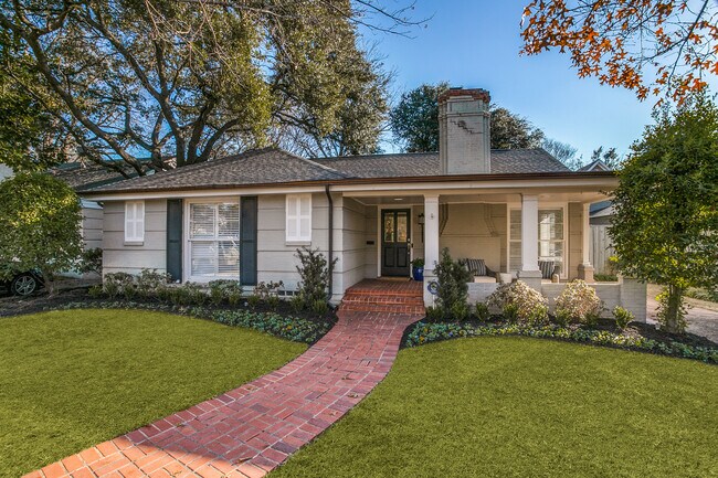 Foto del edificio - 4655 N Versailles Ave
