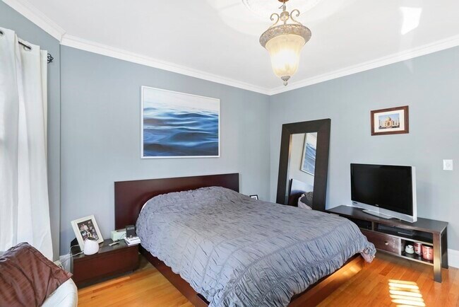Building Photo - 38 Holman St