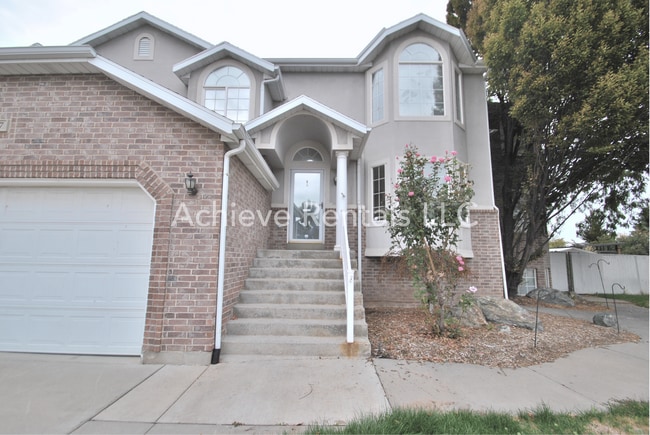 Building Photo - 587 N 1775 W