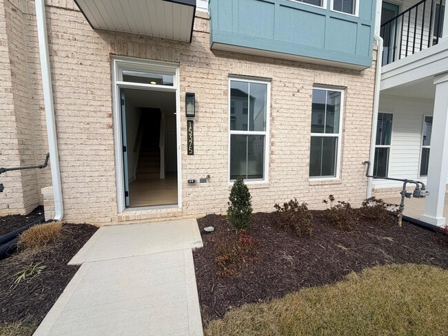 Foto del edificio - 15375 Sunray Aly