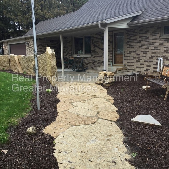 Foto del edificio - N55W28945-W28945 County Hwy K