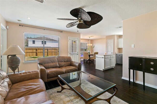 Foto del edificio - 7123 Sunrise Hill Ln