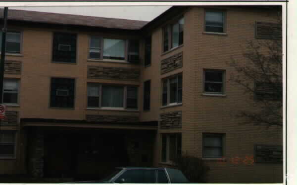 Building Photo - 5400 W Addison St