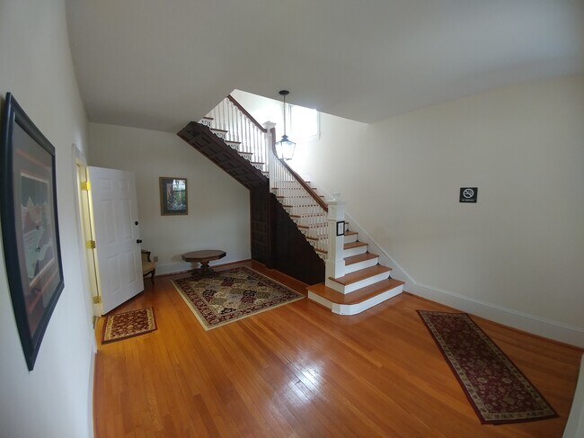 Building Photo - 1317 3rd St SW