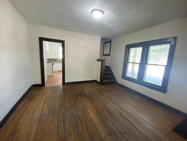Building Photo - 2971 Indianola Ave