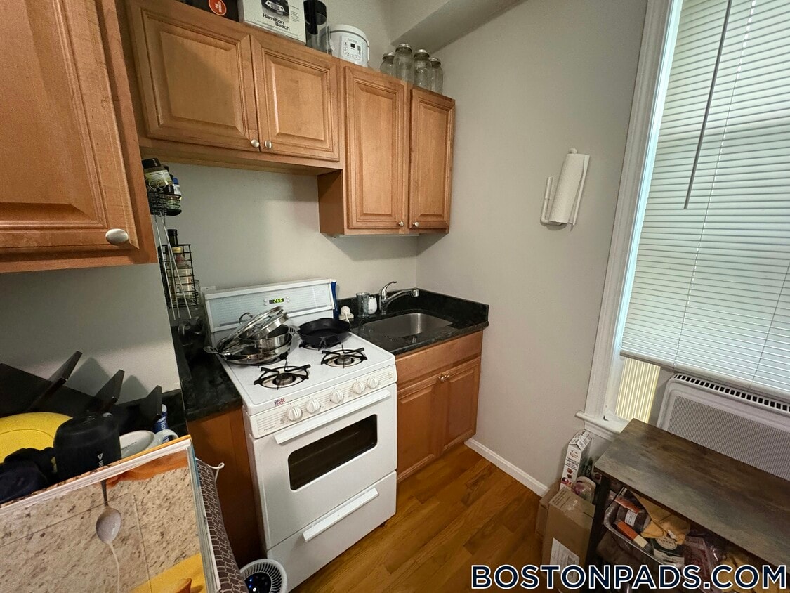 Primary Photo - 13 Pleasant St