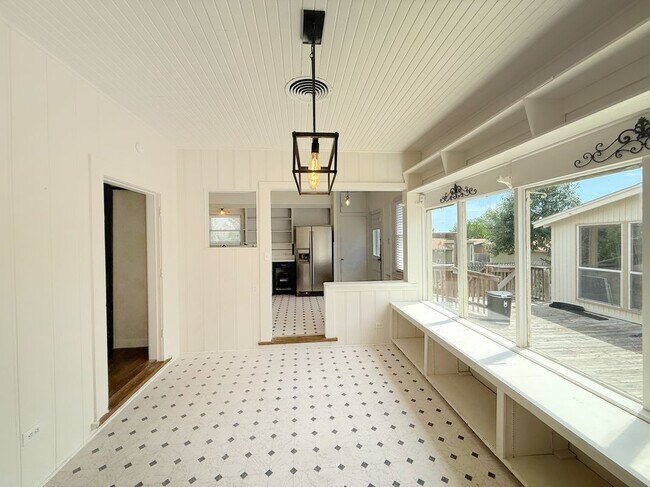 Foto del edificio - 1214 Sutton Dr