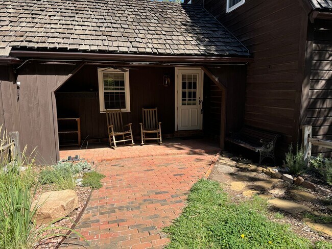 Foto del edificio - 3 Bedroom, 2.5 Bathroom Home in Cedar Crest